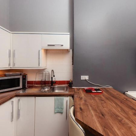 Warm Apartment By Holyrood Palace! 爱丁堡 外观 照片