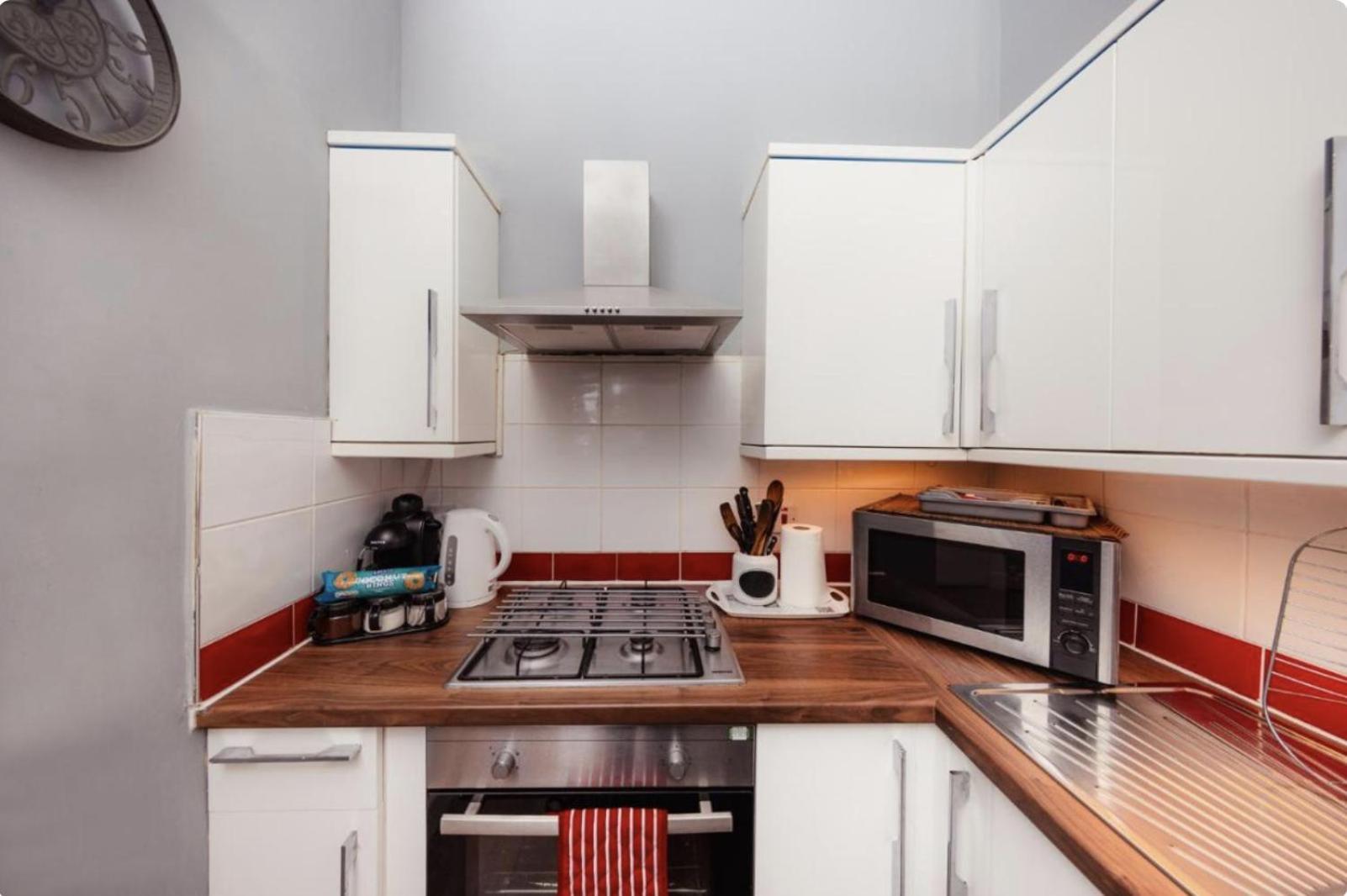 Warm Apartment By Holyrood Palace! 爱丁堡 外观 照片