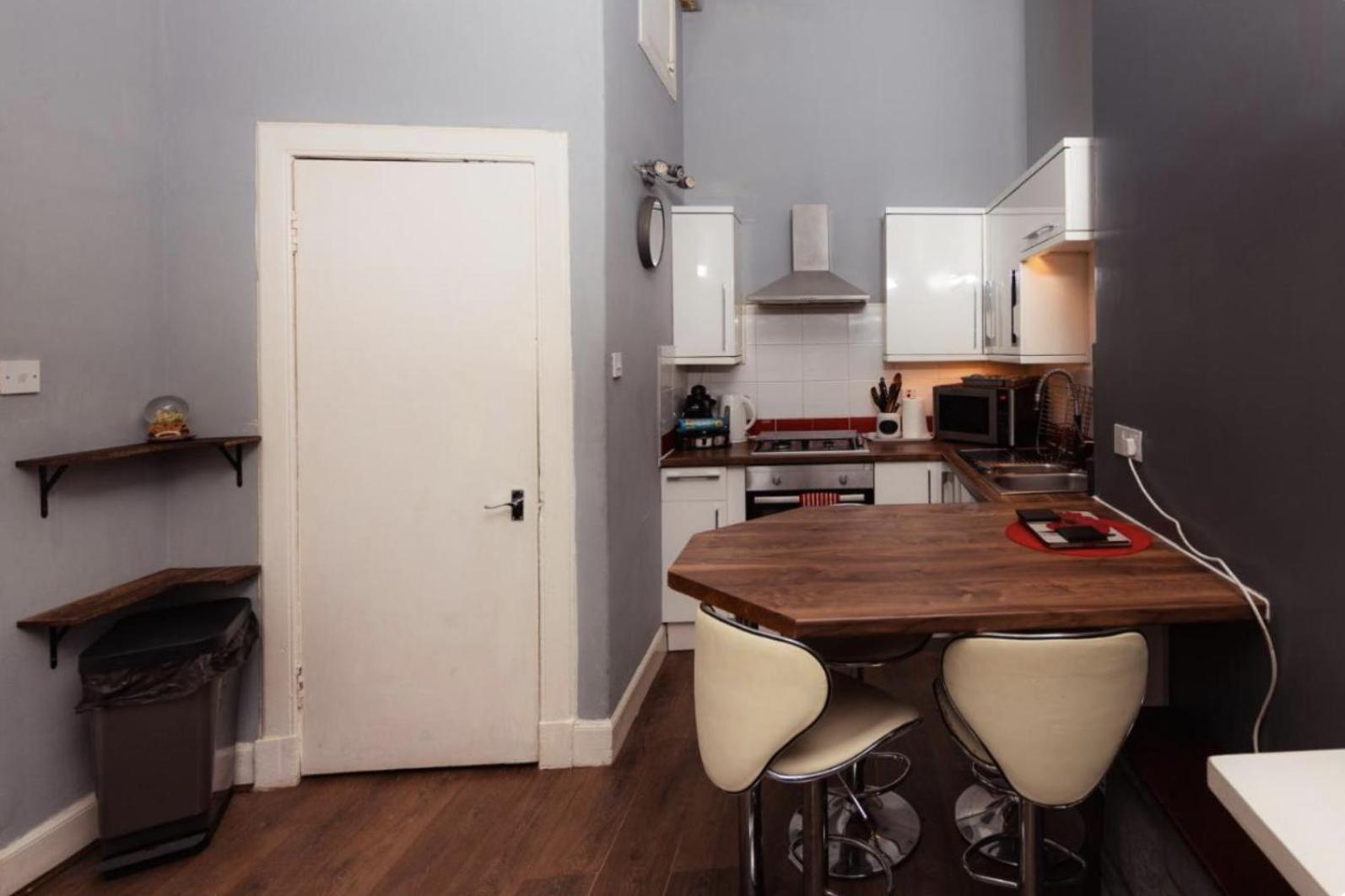 Warm Apartment By Holyrood Palace! 爱丁堡 外观 照片
