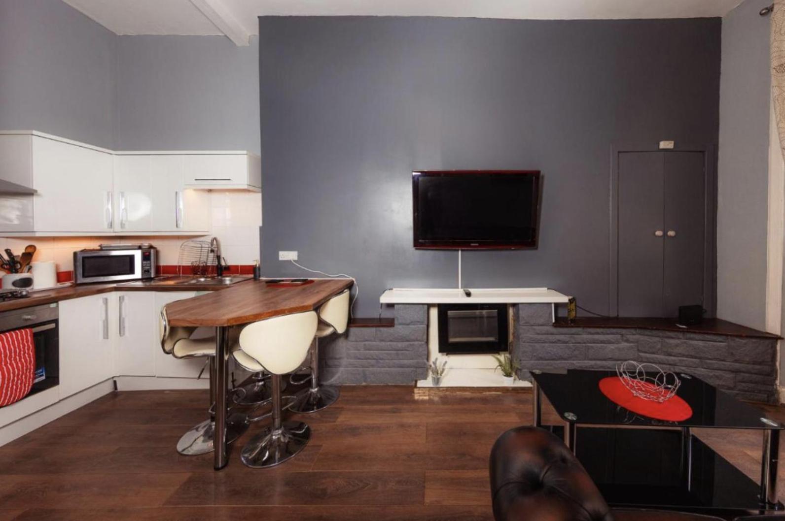Warm Apartment By Holyrood Palace! 爱丁堡 外观 照片