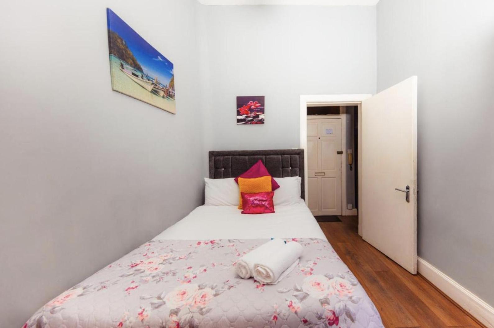 Warm Apartment By Holyrood Palace! 爱丁堡 外观 照片