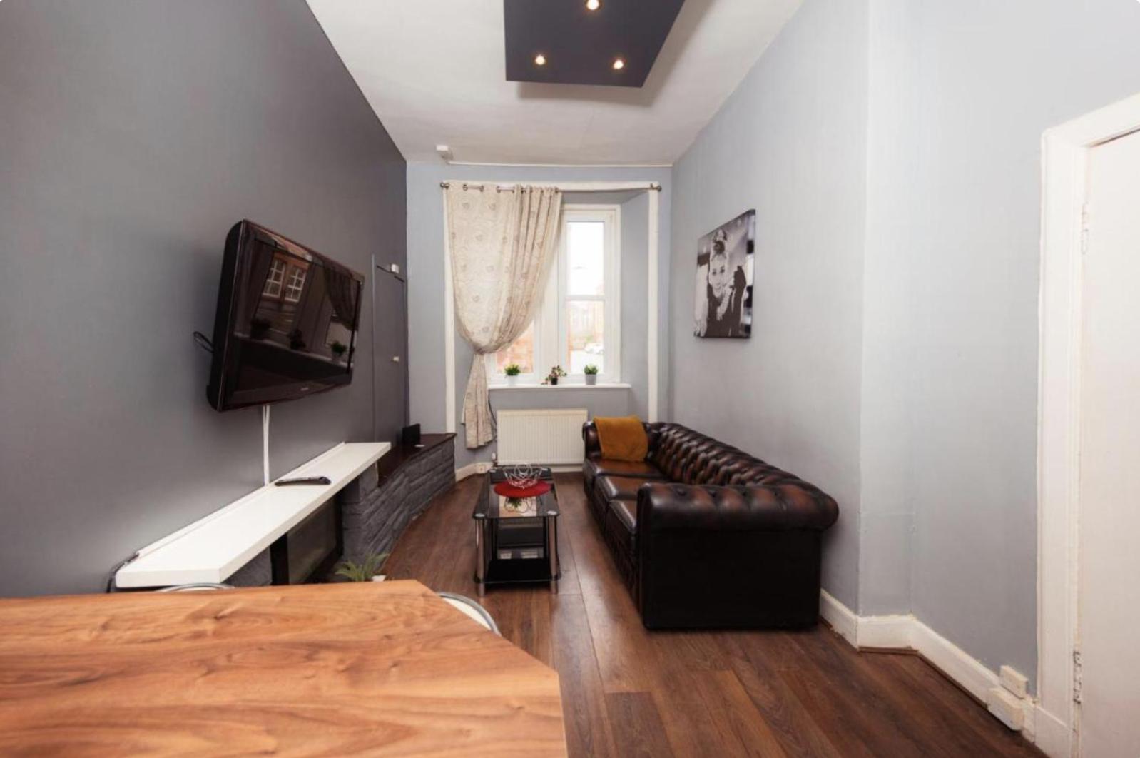 Warm Apartment By Holyrood Palace! 爱丁堡 外观 照片