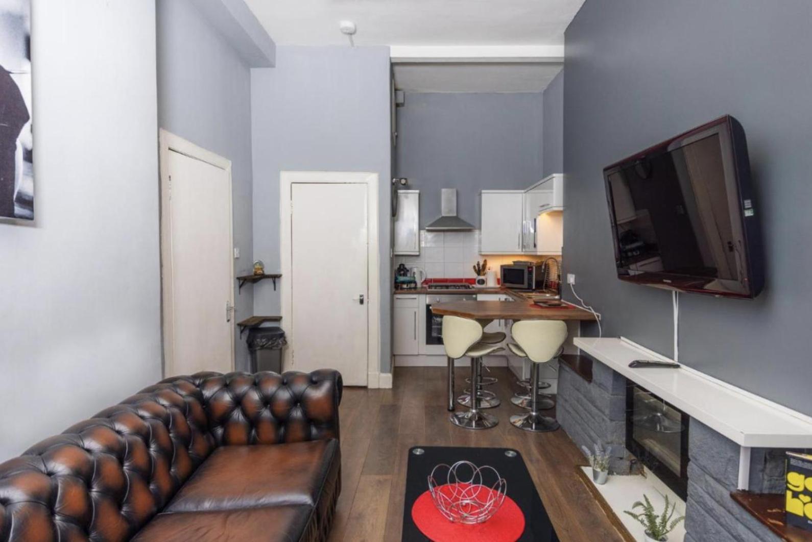 Warm Apartment By Holyrood Palace! 爱丁堡 外观 照片